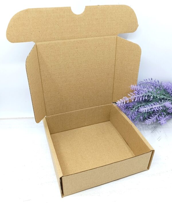 trda kartonska skatla